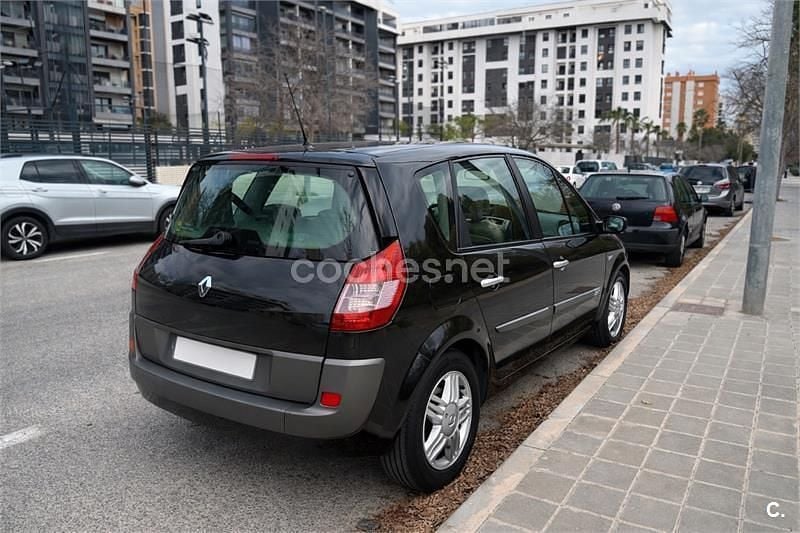 Usado Renault Scénic II Privilege 120 CV (88 kW) 2004 Negro Monovolumen