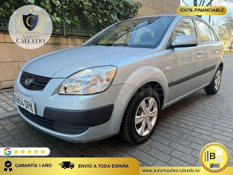 Usado Kia Rio EX 97 CV (71 kW) 2005 Gris / plata Berlina