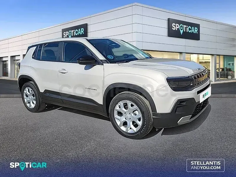 Usado Jeep Avenger Altitude 100 CV (73 kW) 2025 Gris / plata SUV