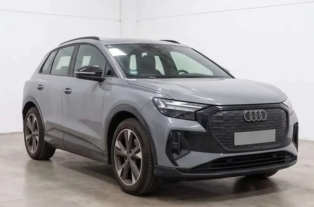 Usado Audi Q4 e-tron S-Line 219 kW (299 CV) 2023 Plateado SUV