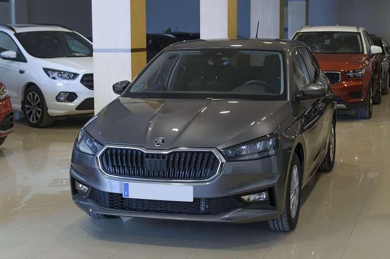 Usado Skoda Fabia Selection 116 CV (85 kW) 2025 Gris Utilitario