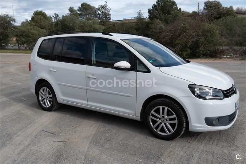 Blanco Usado 2015 VW Touran Advance Monovolumen | 14.700 € (Un poco caro) - Imagen 1/4