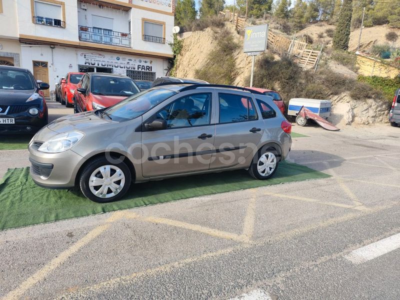 Beige Usado 2008 Renault Clio II Authentique Berlina | 4350 € (Precio justo) - Imagen 1/4