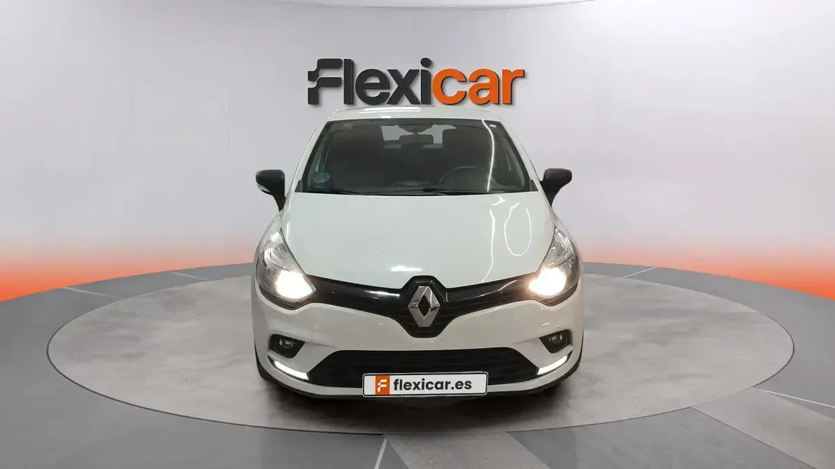 Usado Renault Clio IV Business 85 CV (62 kW) 2019 Blanco Berlina