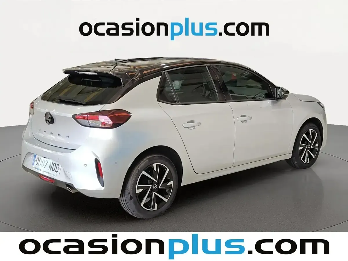 Usado Opel Corsa 100 CV (73 kW) 2025 Gris Utilitario