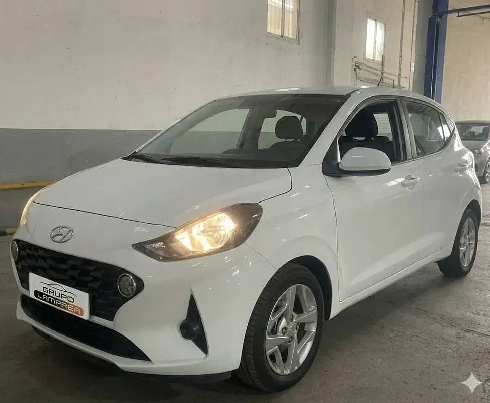 Usado Hyundai i10 67 CV (49 kW) 2022 Blanco Utilitario