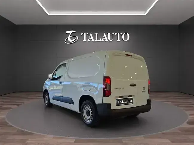 Usado Peugeot Partner S 100 CV (73 kW) 2019 Blanco Monovolumen