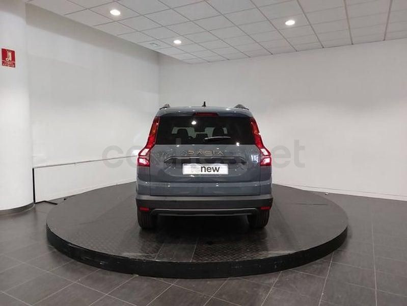 Usado Dacia Jogger 110 CV (80 kW) 2025 Gris / plata Monovolumen