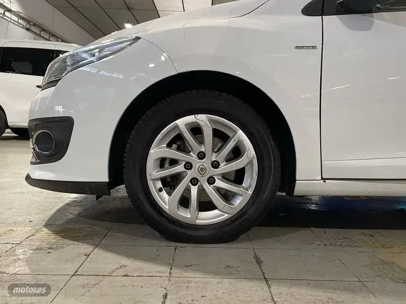 Usado Renault Mégane III LIMITED 115 CV (84 kW) 2014 Blanco Berlina