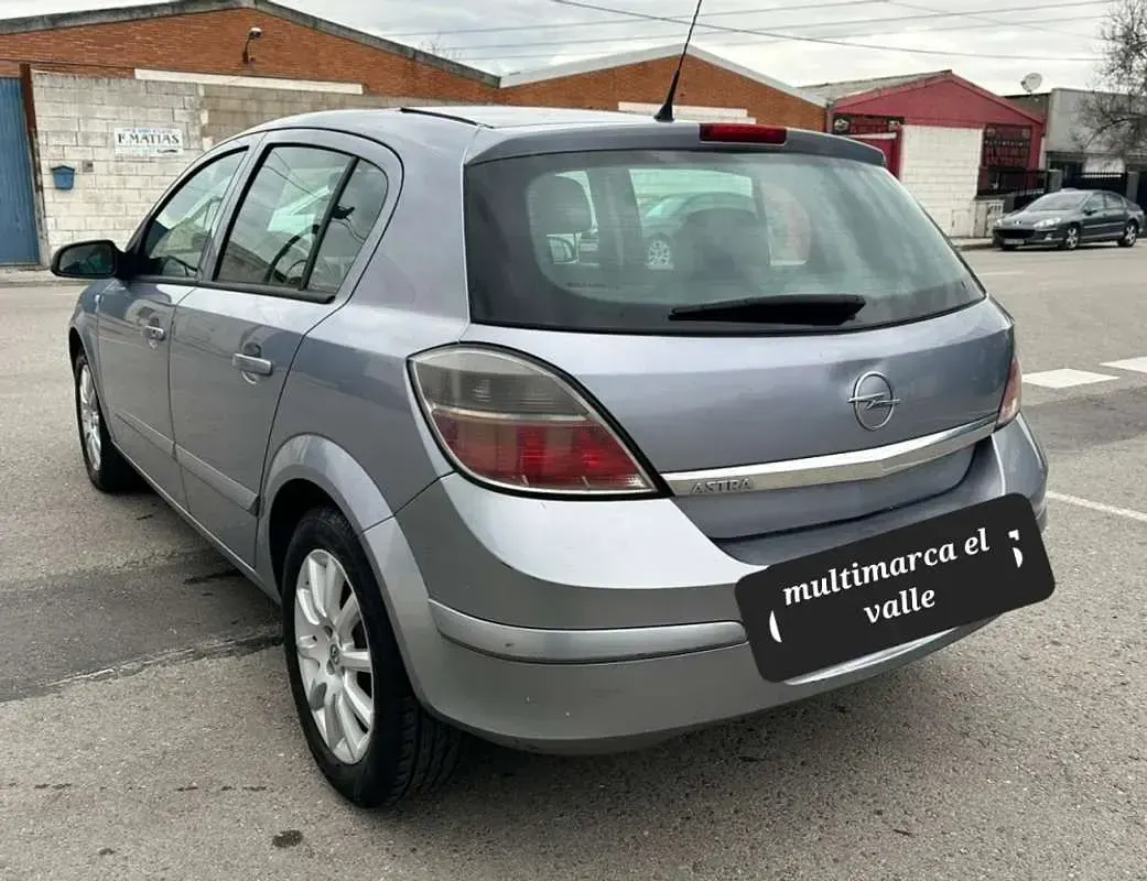Usado Opel Astra Enjoy 90 CV (66 kW) 2007 Gris Utilitario