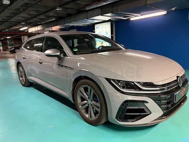 Usado VW Arteon R 320 CV (235 kW) 2024 Gris / plata Familiar