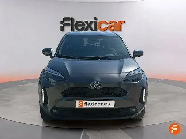 Usado Toyota Yaris Active 116 CV (85 kW) 2023 Gris Utilitario