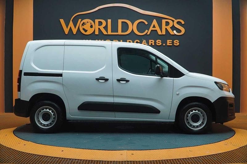 Usado Fiat Doblò 102 CV (75 kW) 2023 Blanco Monovolumen