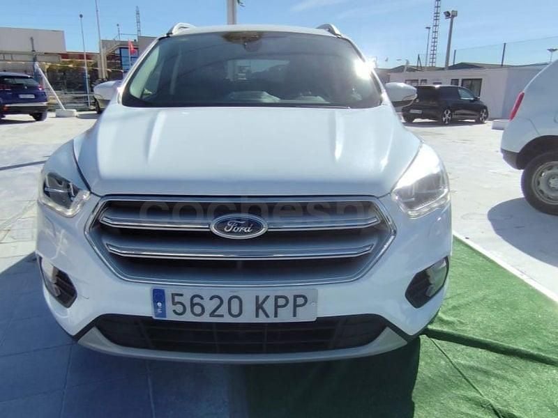 Usado Ford Kuga Titanium 150 CV (110 kW) 2019 Blanco SUV