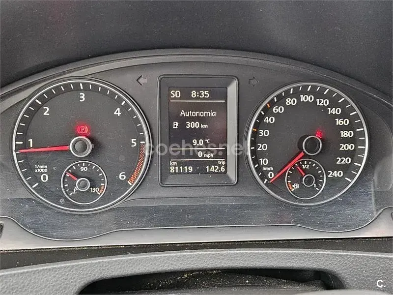 Usado VW Multivan Startline 114 CV (83 kW) 2012 Gris / plata Monovolumen