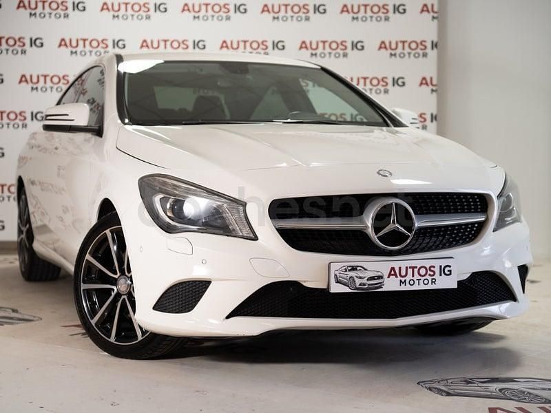 Usado Mercedes CLA200 136 CV (100 kW) 2014 Blanco Berlina