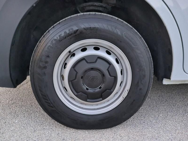 Usado Renault Master 150 CV (110 kW) 2025 Blanco Monovolumen