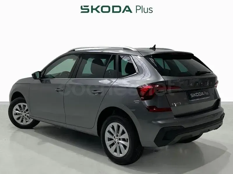 Usado Skoda Kamiq Selection 115 CV (84 kW) 2025 Gris SUV