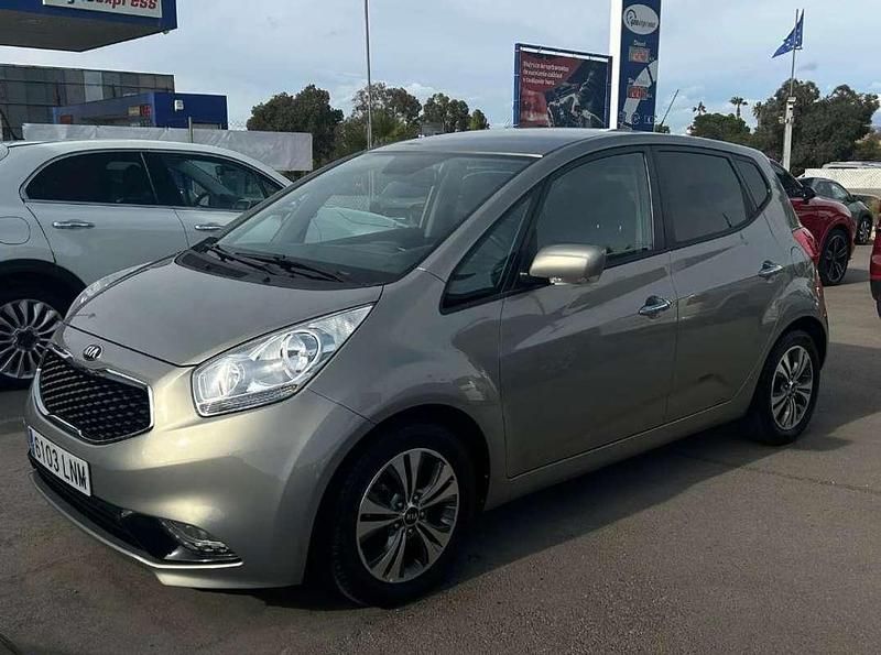 Usado Kia Venga 125 CV (91 kW) 2016 Gris Utilitario