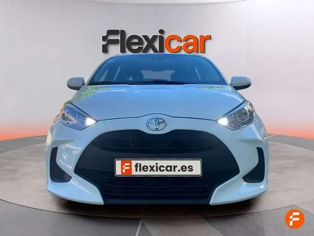 Käytetty Toyota Yaris Edition 125 HP (91 kW) 2023 Valkoinen Viistoperä