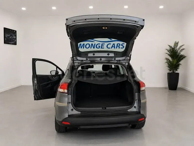 Usado Renault Clio IV 90 CV (66 kW) 2015 Gris / plata Berlina