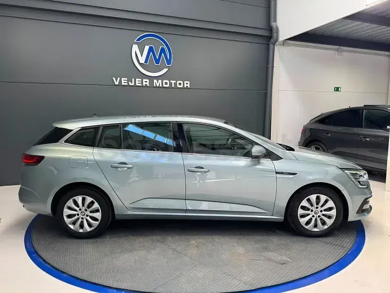 Usado Renault Mégane GrandTour Intens 116 CV (85 kW) 2021 Gris / plata Familiar