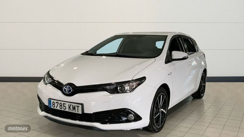 Usado Toyota Auris 136 CV (100 kW) 2018 Blanco Berlina