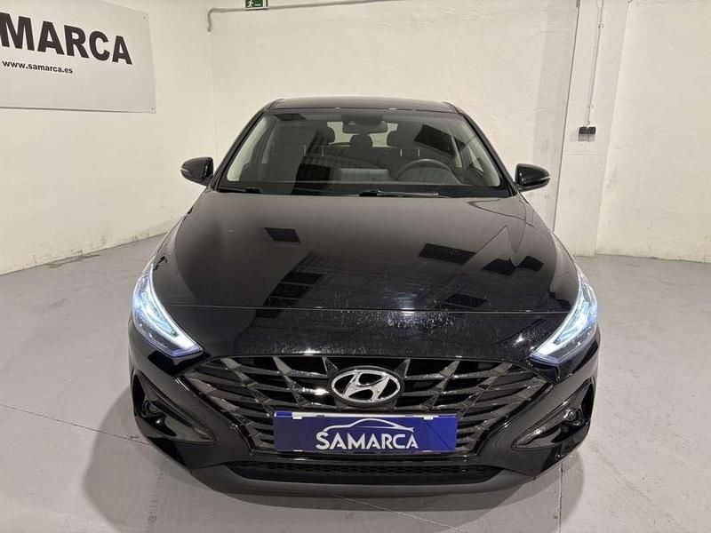 Usado Hyundai i30 120 CV (88 kW) 2021 Negro Utilitario