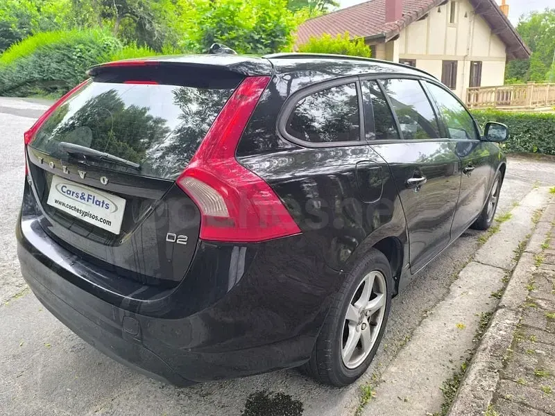 Usado Volvo V60 Kinetic 120 CV (88 kW) 2016 Negro Familiar