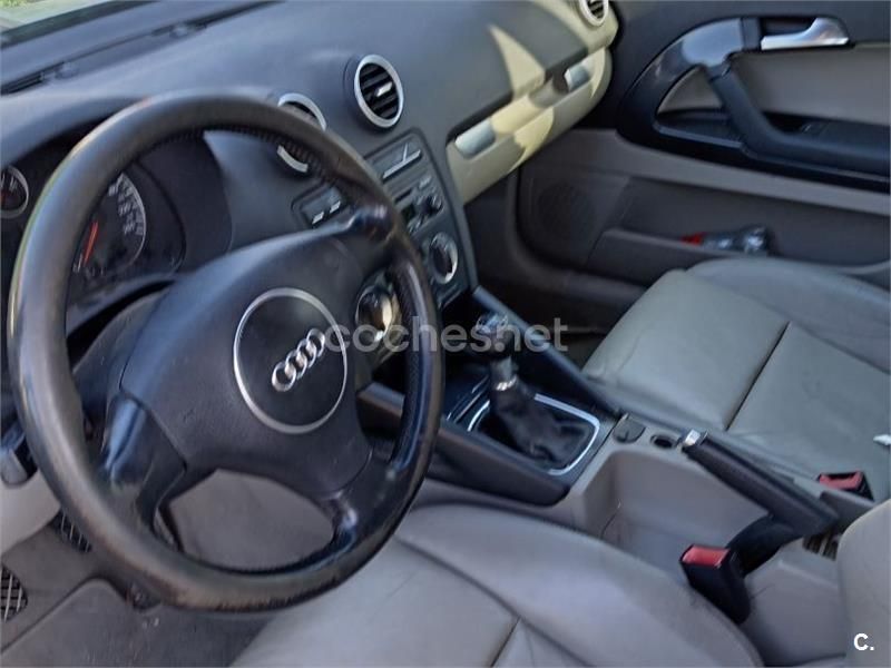 Gris / plata Usado 2004 Audi A3 Ambiente Berlina | 3400 € (Un poco caro) - Imagen 1/4