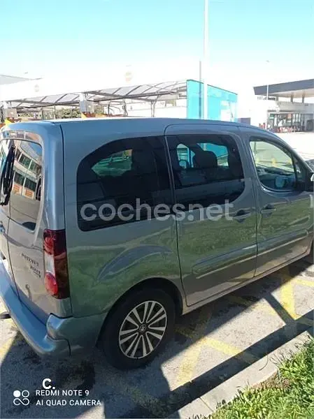 Usado Peugeot Partner Tepee Active 100 CV (73 kW) 2016 Gris / plata Monovolumen