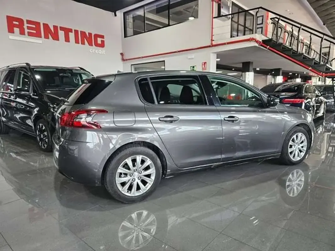 Usado Peugeot 308 Style 131 CV (96 kW) 2019 Gris Utilitario