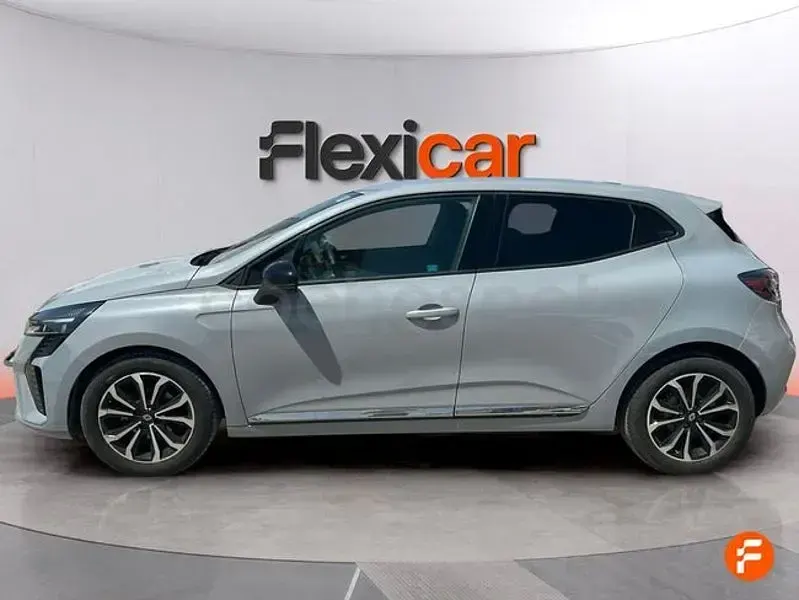 Usado Renault Clio V Techno 90 CV (66 kW) 2025 Gris / plata Berlina