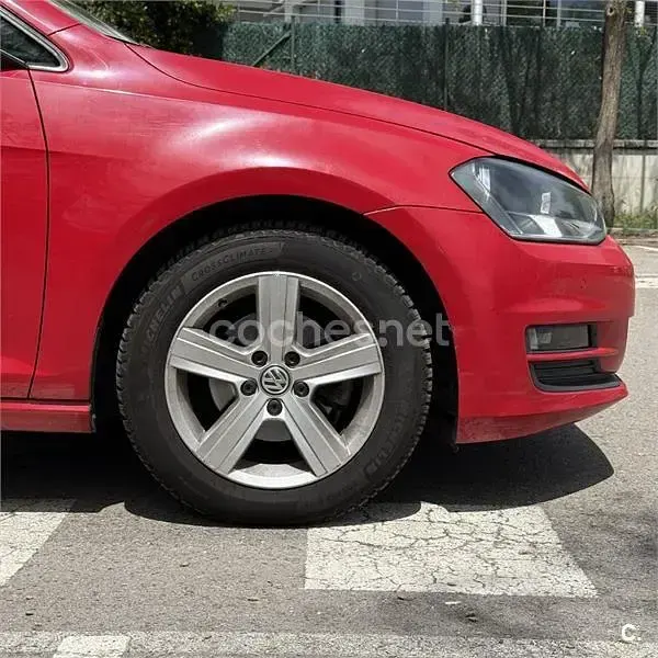 Usado VW Golf VII Advance 105 CV (77 kW) 2014 Rojo Familiar