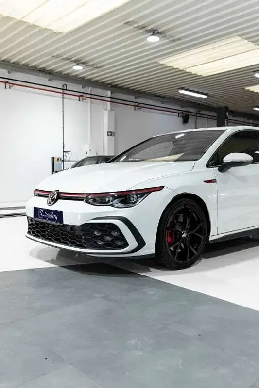 Usado VW Golf VIII GTI 245 CV (180 kW) 2022 Blanco Utilitario