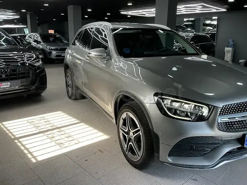 Usado Mercedes GLC300e 306 CV (225 kW) 2022 Beige SUV