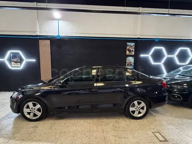 Usado VW Jetta Advance 105 CV (77 kW) 2011 Negro Berlina