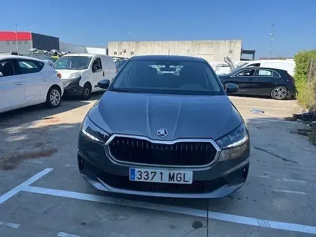 Usado Skoda Fabia Ambition 80 CV (58 kW) 2023 Gris Utilitario