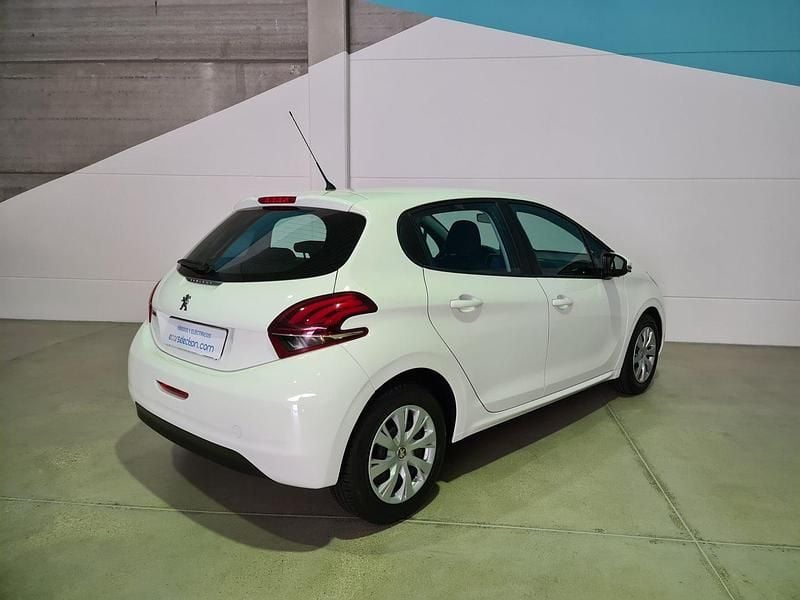 Usado Peugeot 208 Active 82 CV (60 kW) 2018 Blanco Utilitario