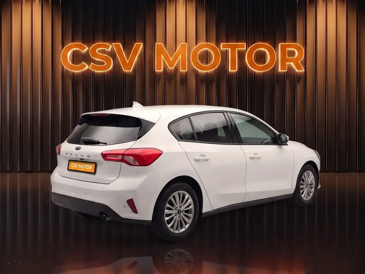 Usado Ford Focus Titanium 125 CV (91 kW) 2022 Blanco Utilitario