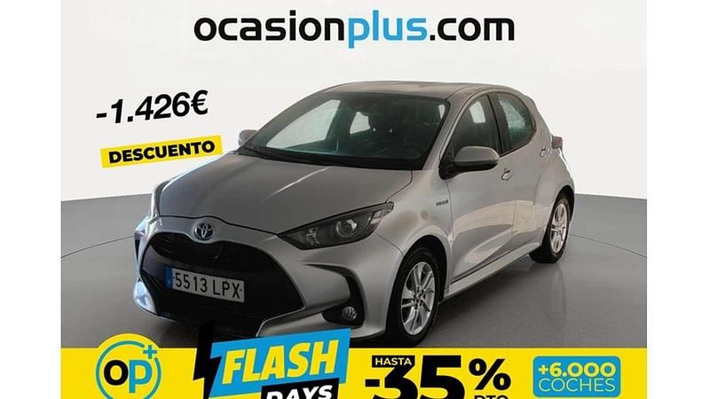 Usado Toyota Yaris Hybrid Business Edition 116 CV (85 kW) 2021 Plateado Utilitario