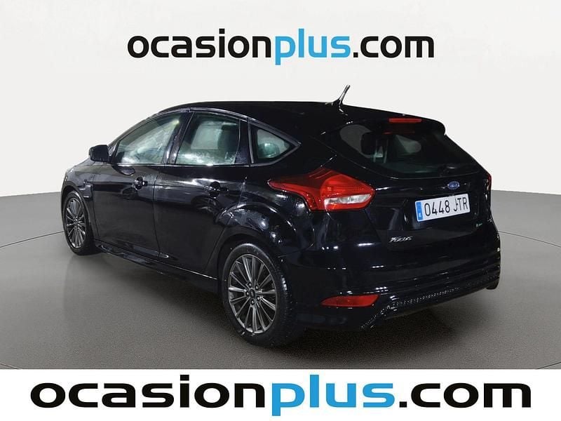 Usado Ford Focus ST-Line 125 CV (91 kW) 2016 Negro Utilitario