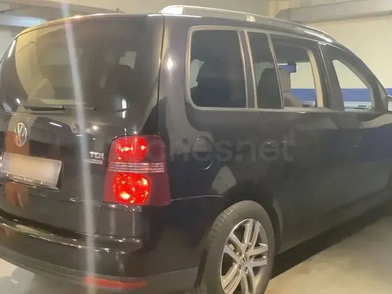 Usado VW Touran Edition 105 CV (77 kW) 2010 Negro Monovolumen