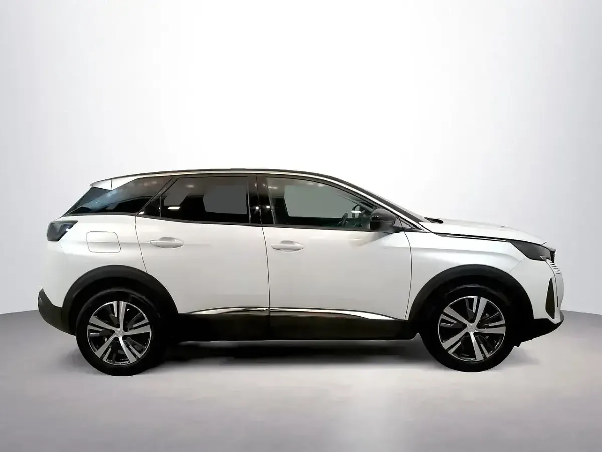 Usado Peugeot 3008 Allure 131 CV (96 kW) 2022 Gris SUV