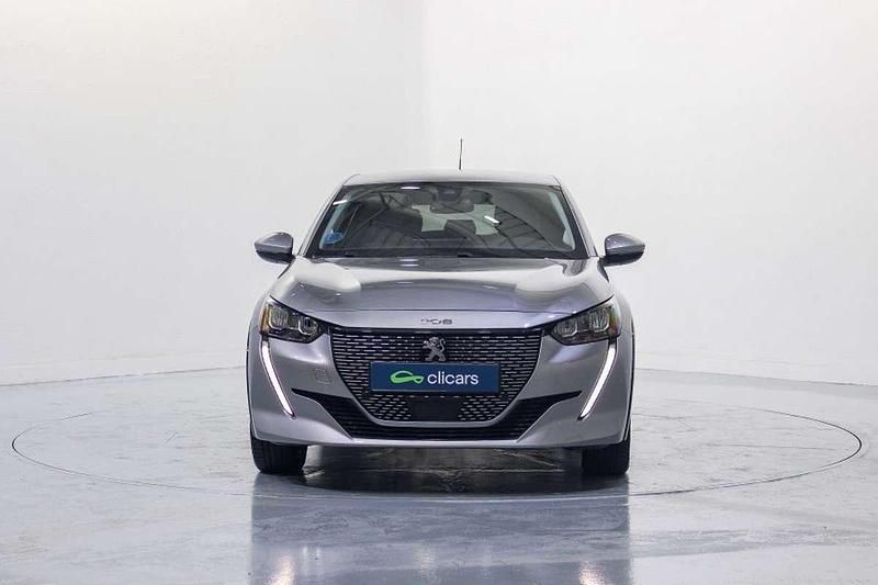 Usado Peugeot e-208 Allure 100 kW (136 CV) 2021 Plateado Utilitario
