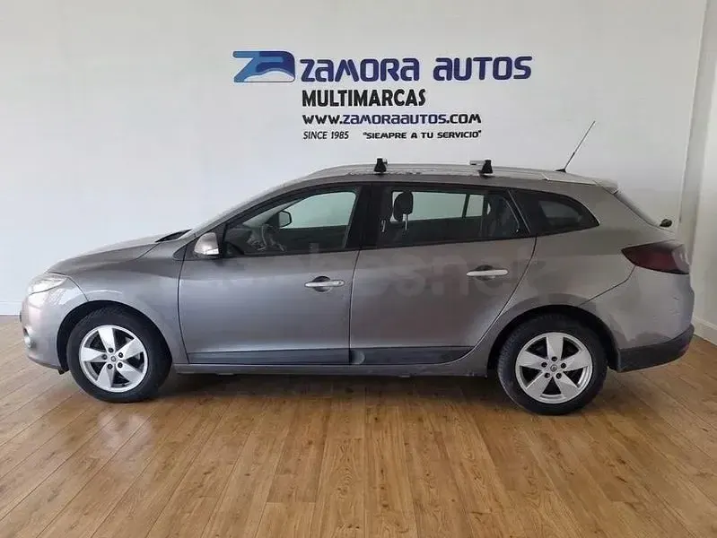 Usado Renault Mégane III Dynamique 105 CV (77 kW) 2010 Gris / plata Berlina