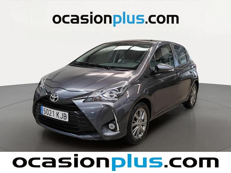 Usado Toyota Yaris Active 69 CV (50 kW) 2018 Gris Utilitario