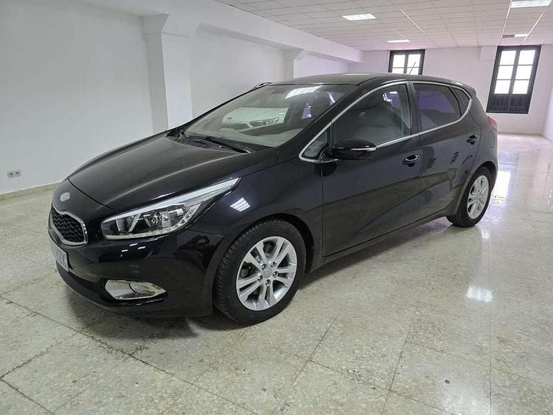 Usado Kia Ceed 90 CV (66 kW) 2014 Negro Utilitario