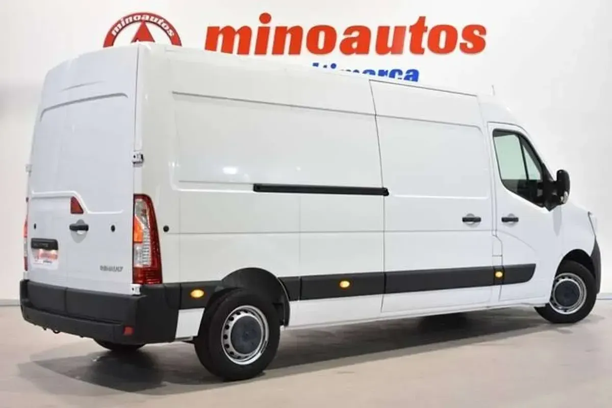 Usado Renault Master 135 CV (99 kW) 2022 Blanco Monovolumen