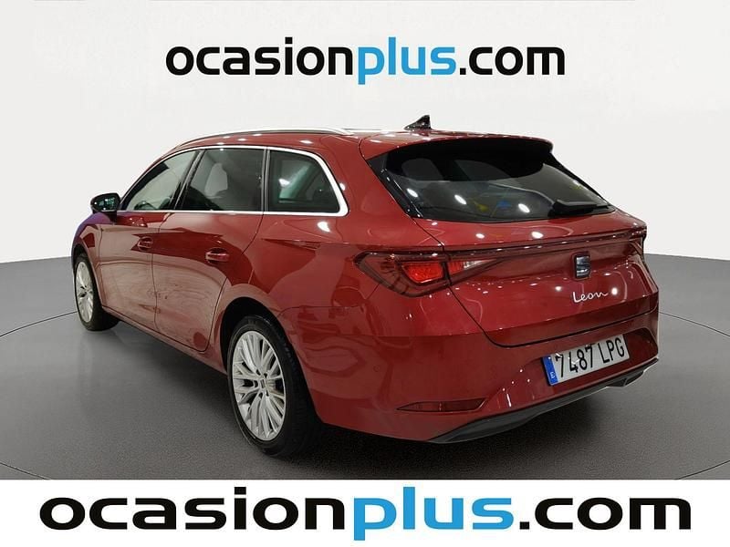 Usado Seat Leon XCELLENCE 150 CV (110 kW) 2021 Rojo Monovolumen